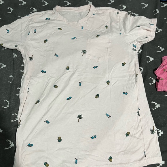 Summer shirts pink and light pink size small and medium - Picture 4 of 5